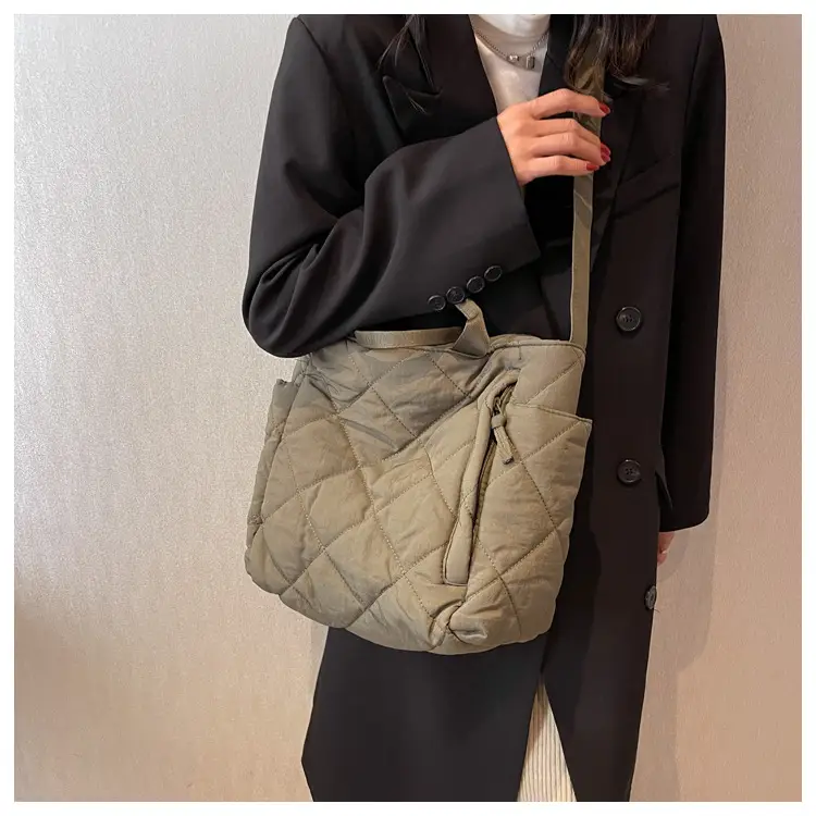 Women Quilted Shoulder Bag 2023 Black — feature 10