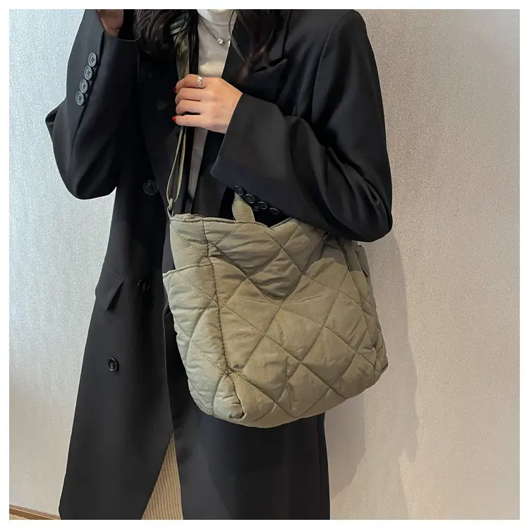 Women Quilted Shoulder Bag 2023 Black — feature 12