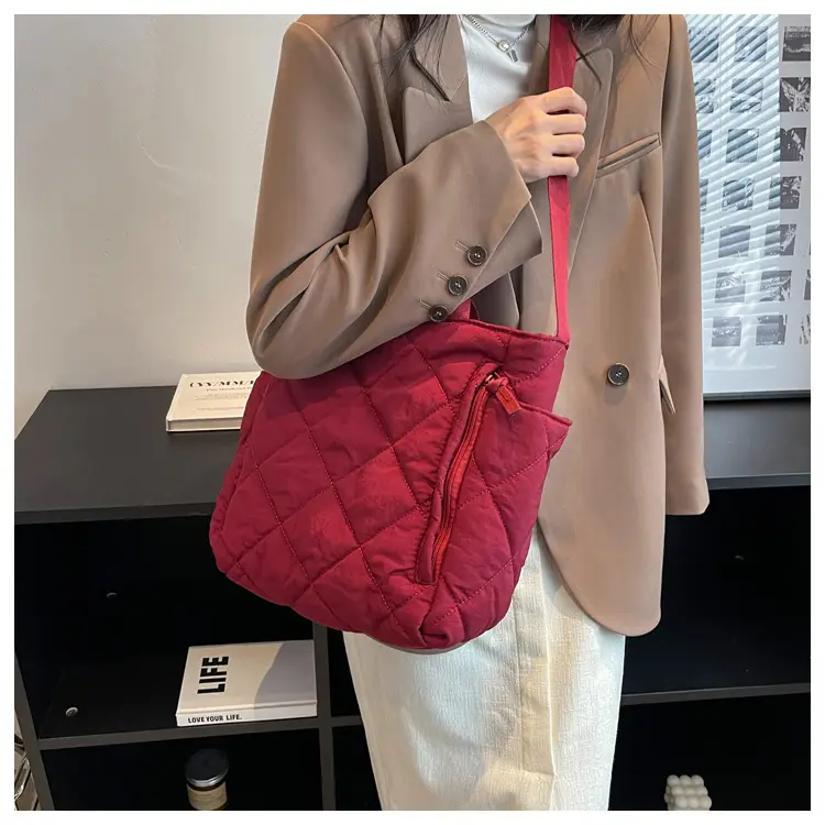 Women Quilted Shoulder Bag 2023 Black — feature 16