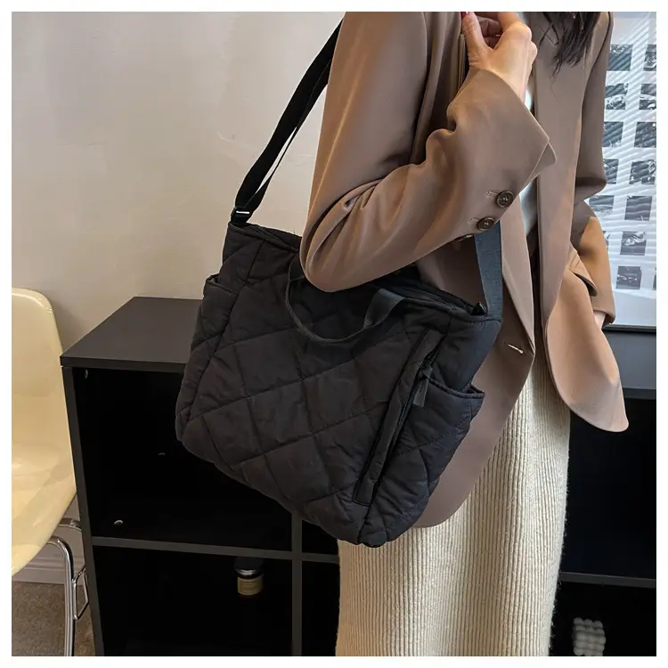 Women Quilted Shoulder Bag 2023 Black — feature 19