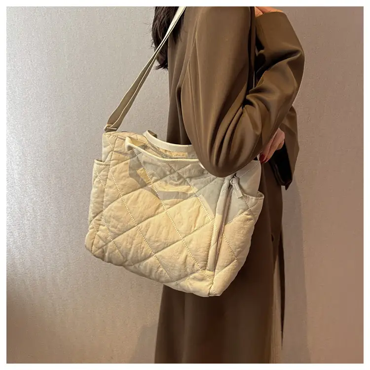 Women Quilted Shoulder Bag 2023 Black — feature 8