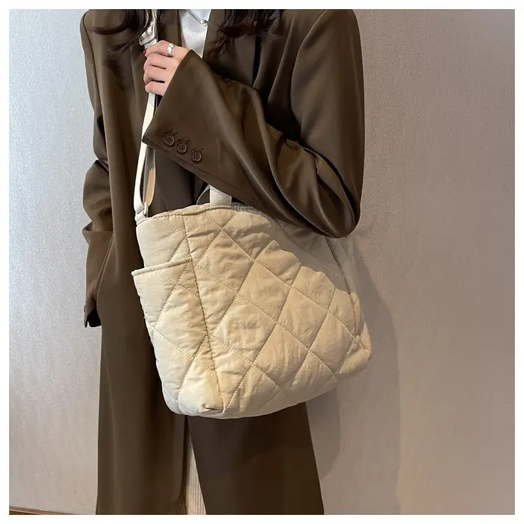 Women Quilted Shoulder Bag 2023 Black — feature 9