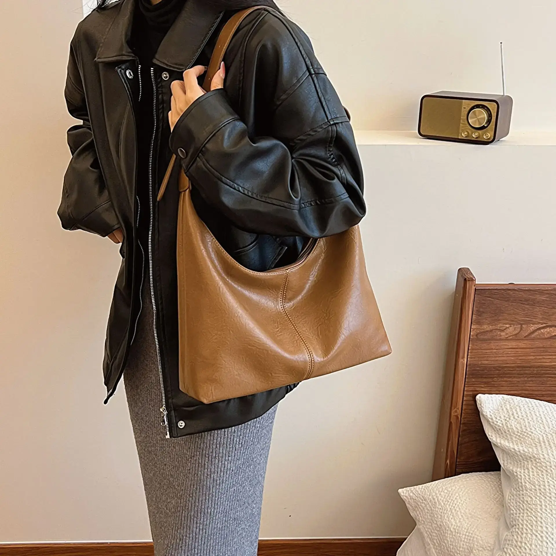 Brown Korean Style Shoulder Bag for Women 2023 - Image 4