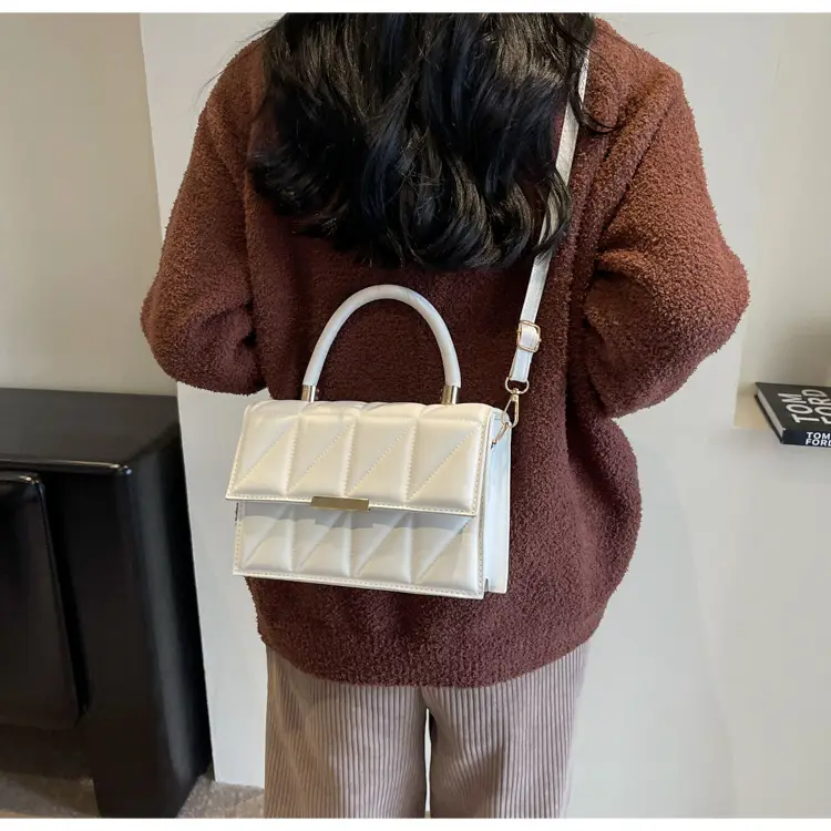Tan Leather Shoulder Bag for Women 2023 Spring Summer — feature 17