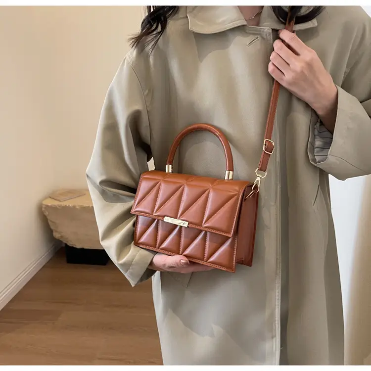 Tan Leather Shoulder Bag for Women 2023 Spring Summer — feature 9