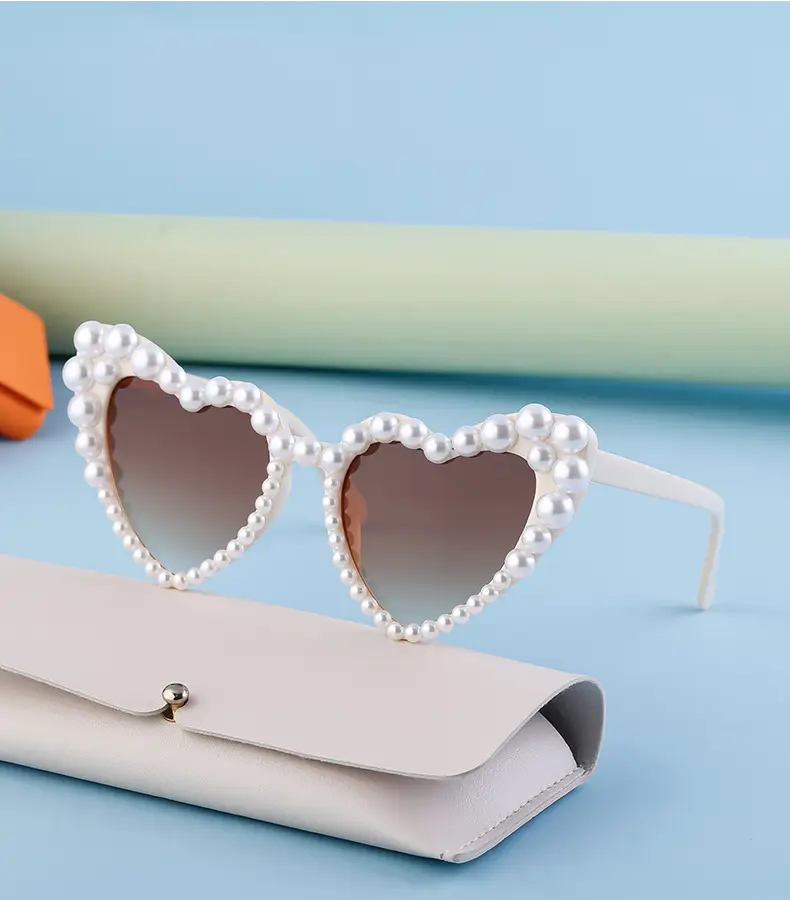 Heart Pearl Sunglasses for Women Big Name Street Photography Dance Party — feature 13