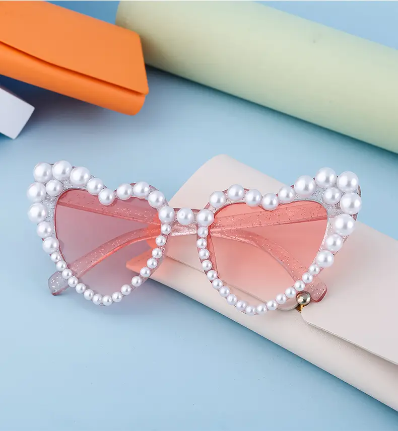 Heart Pearl Sunglasses for Women Big Name Street Photography Dance Party — feature 15