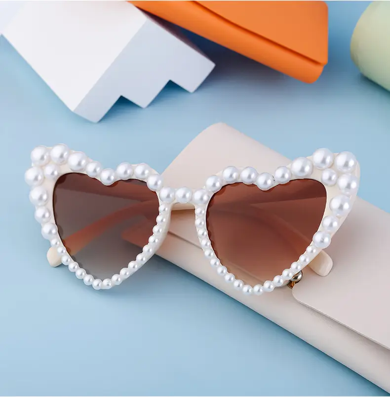 Heart Pearl Sunglasses for Women Big Name Street Photography Dance Party — feature 16