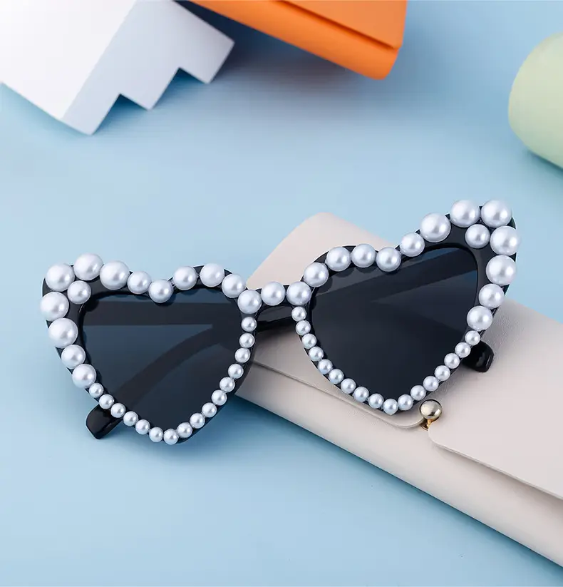 Heart Pearl Sunglasses for Women Big Name Street Photography Dance Party — feature 17