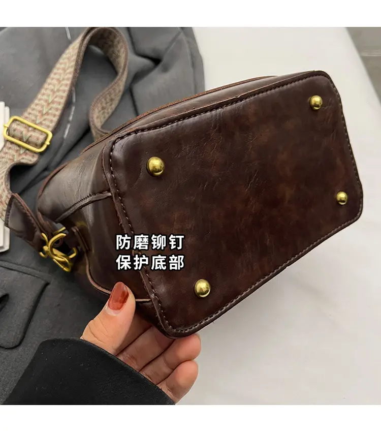 Women's Brown Leather Shoulder Bag with Gold Plated Handle — feature 14