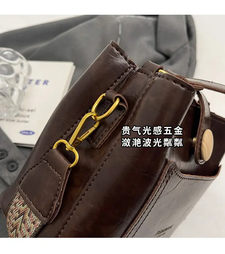 Women's Brown Leather Shoulder Bag with Gold Plated Handle — feature 15