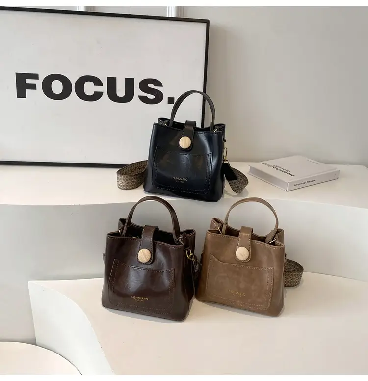 Women's Brown Leather Shoulder Bag with Gold Plated Handle — feature 21