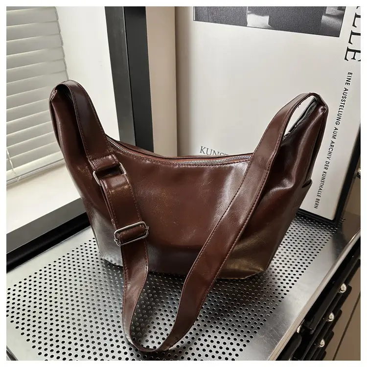 Brown Leather Shoulder Messenger Bag Large Capacity — feature 9