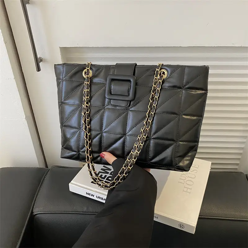 Black Rhombus Chain Shoulder Bag for Women - Image 5