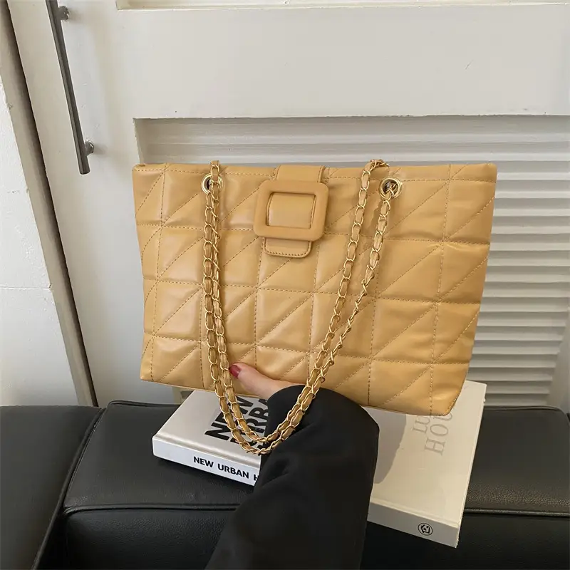 Black Rhombus Chain Shoulder Bag for Women - Image 6