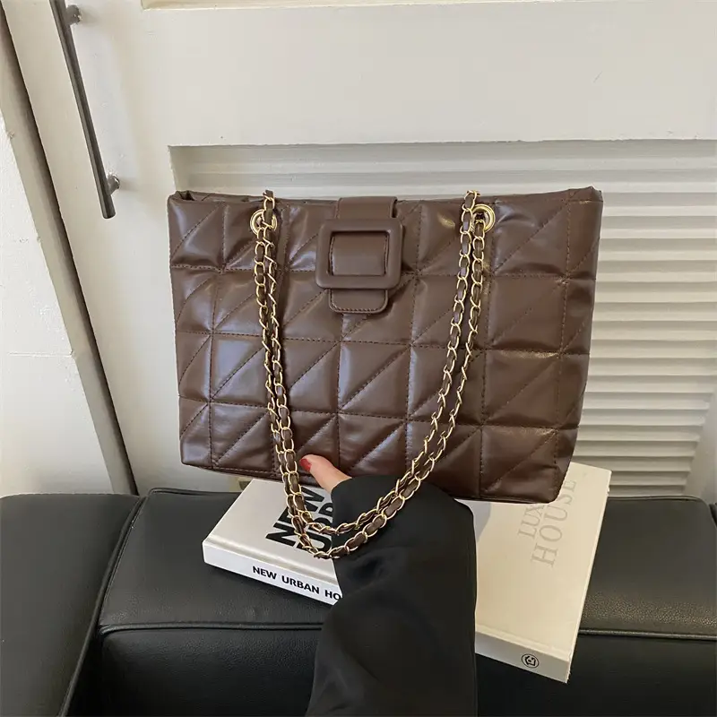 Black Rhombus Chain Shoulder Bag for Women - Image 7