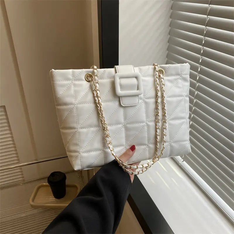 Black Rhombus Chain Shoulder Bag for Women - Image 8