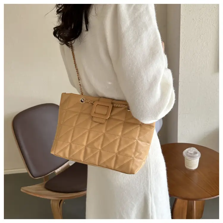 Black Rhombus Chain Shoulder Bag for Women — feature 10