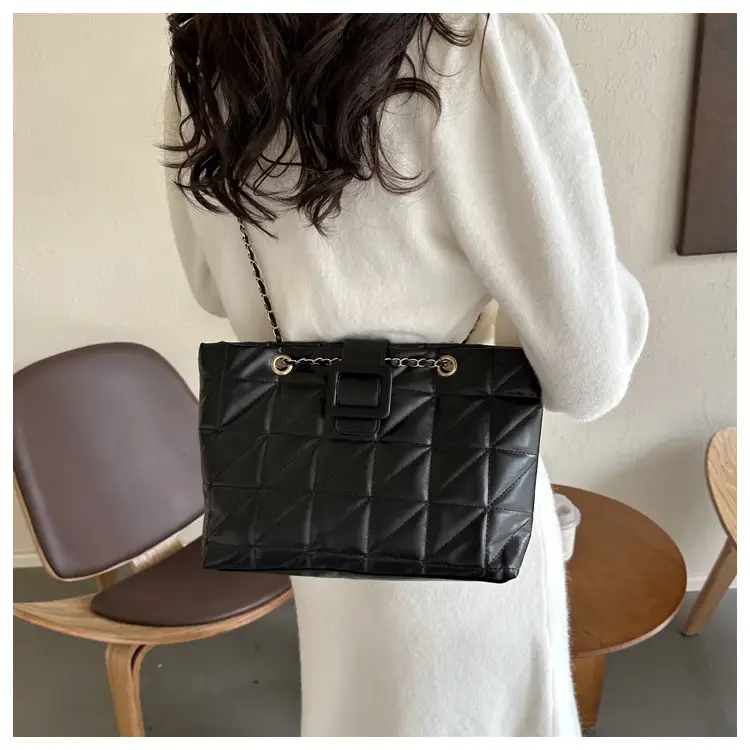 Black Rhombus Chain Shoulder Bag for Women — feature 13