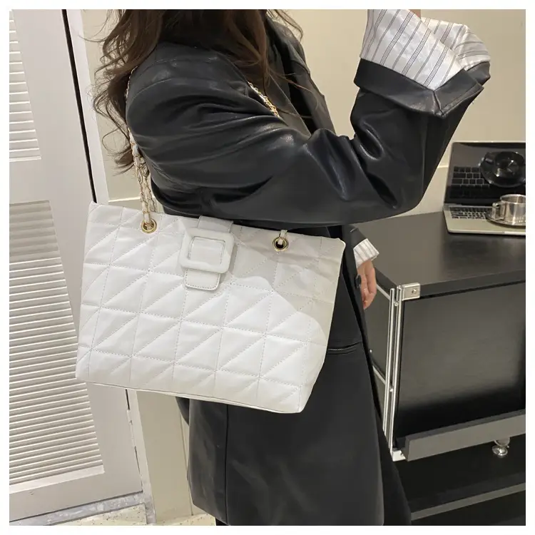 Black Rhombus Chain Shoulder Bag for Women — feature 17
