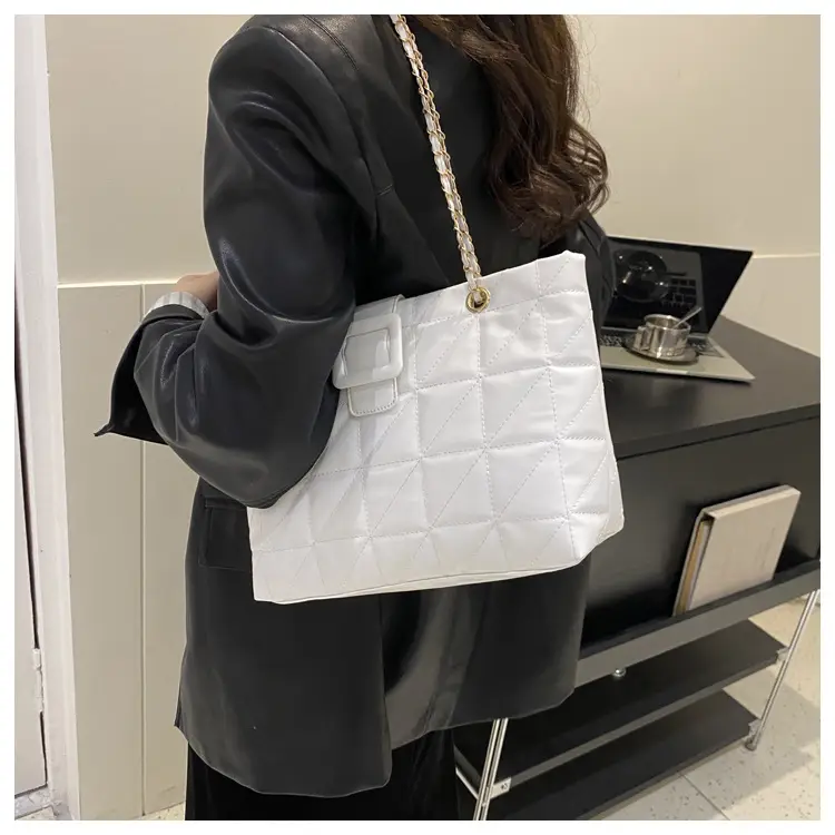 Black Rhombus Chain Shoulder Bag for Women — feature 18