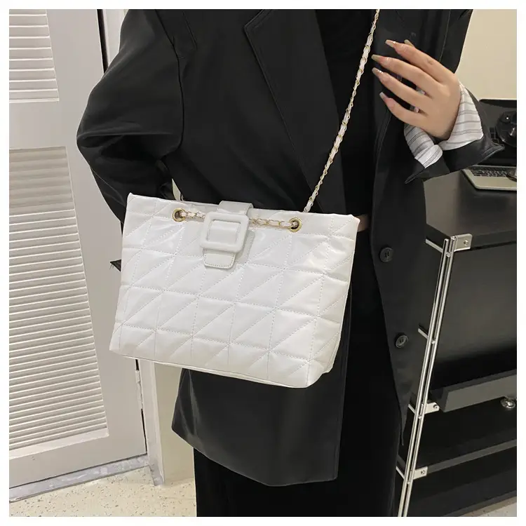 Black Rhombus Chain Shoulder Bag for Women — feature 19
