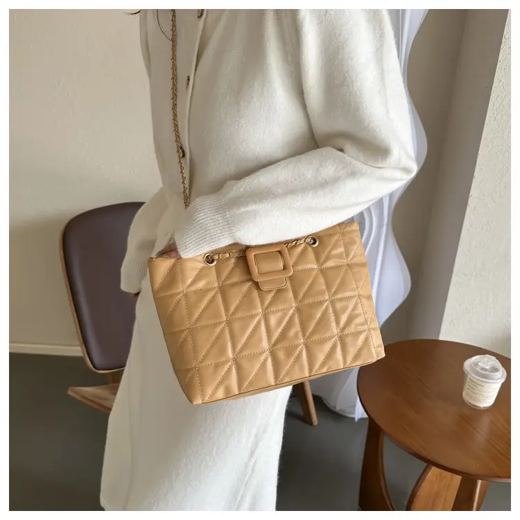 Black Rhombus Chain Shoulder Bag for Women — feature 8
