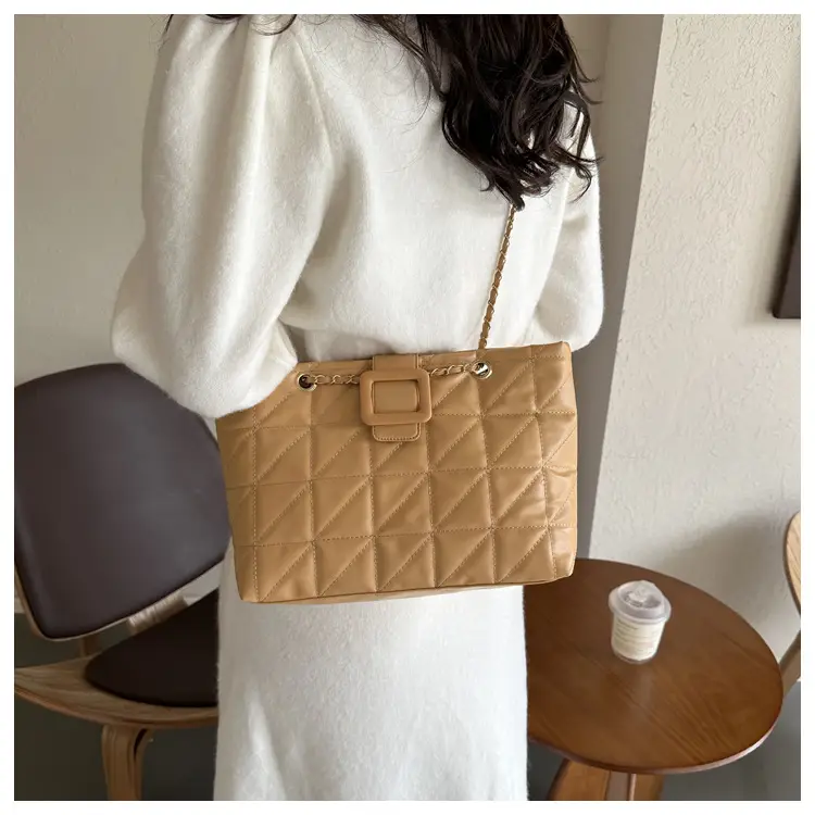 Black Rhombus Chain Shoulder Bag for Women — feature 9