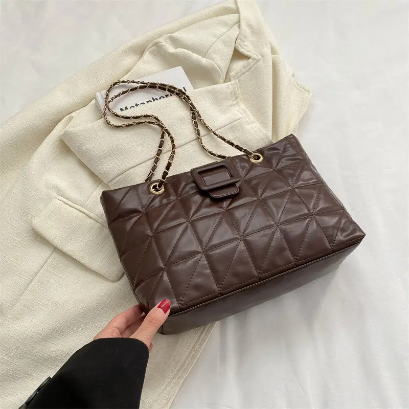 Black Rhombus Chain Shoulder Bag for Women - Image 4