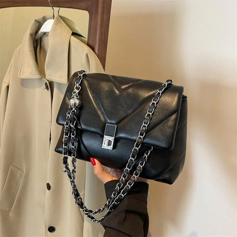 Lingge Chain Women's White Crossbody Bag 2023