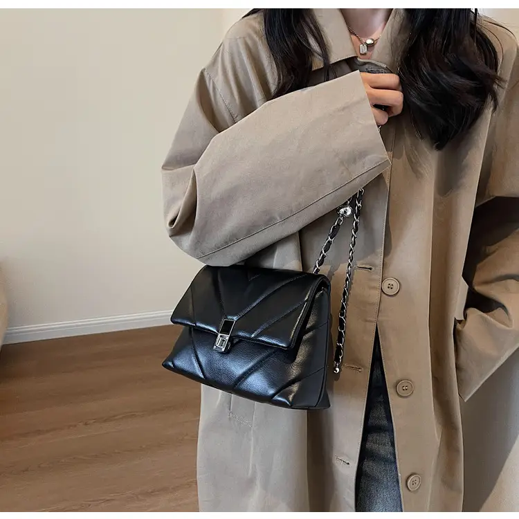 Lingge Chain Women's White Crossbody Bag 2023 — feature 13