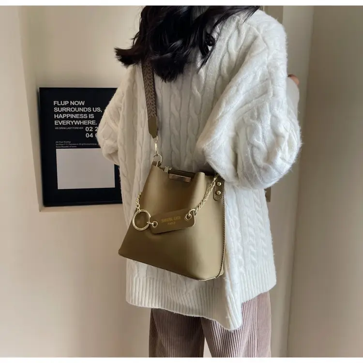2026 New Crossbody Bag Black Gold Chain Wide Strap — feature 18