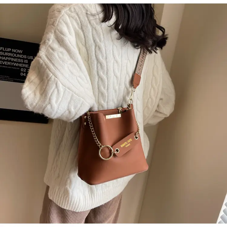 2026 New Crossbody Bag Black Gold Chain Wide Strap — feature 21