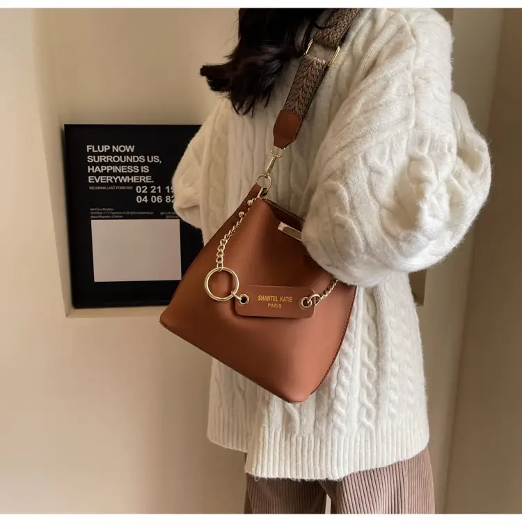 2026 New Crossbody Bag Black Gold Chain Wide Strap — feature 22