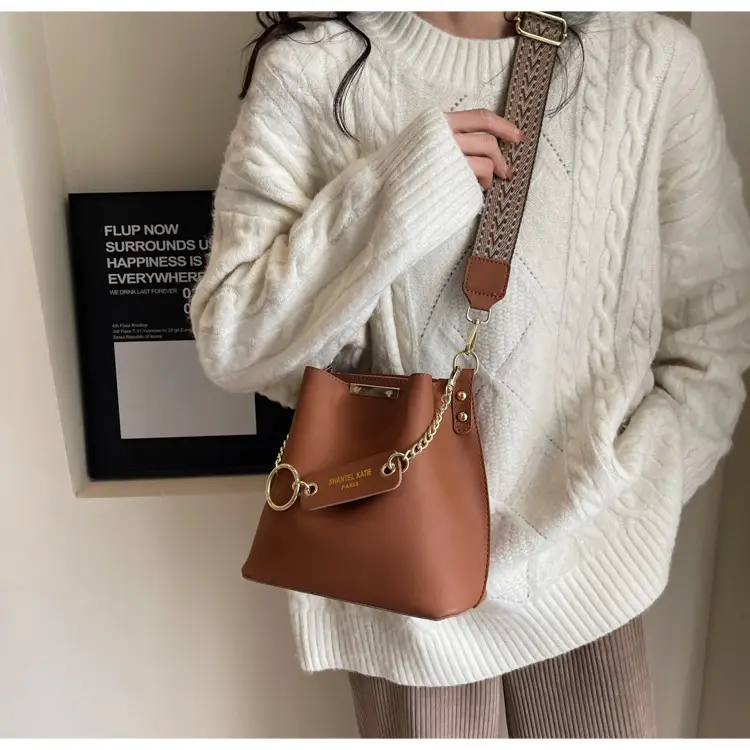 2026 New Crossbody Bag Black Gold Chain Wide Strap — feature 23