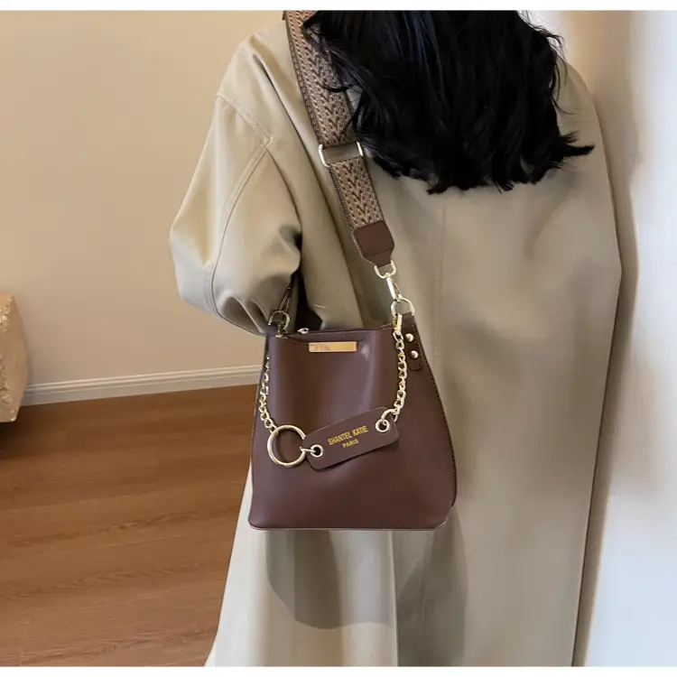 2026 New Crossbody Bag Black Gold Chain Wide Strap — feature 25