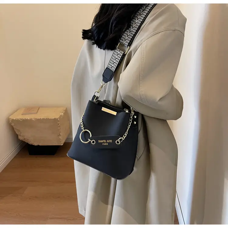 2026 New Crossbody Bag Black Gold Chain Wide Strap — feature 29