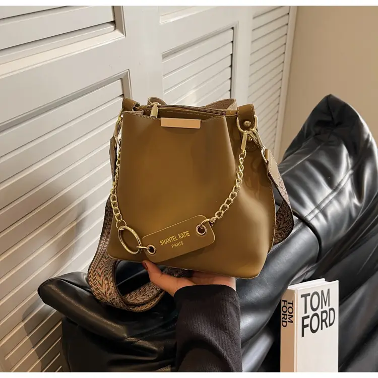 2026 New Crossbody Bag Black Gold Chain Wide Strap — feature 33