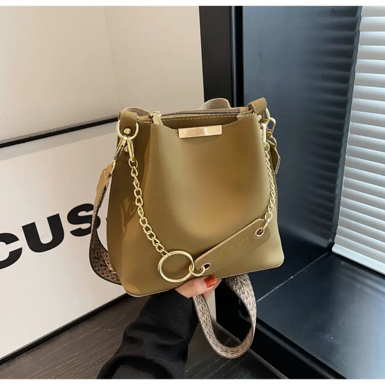2026 New Crossbody Bag Black Gold Chain Wide Strap — feature 35