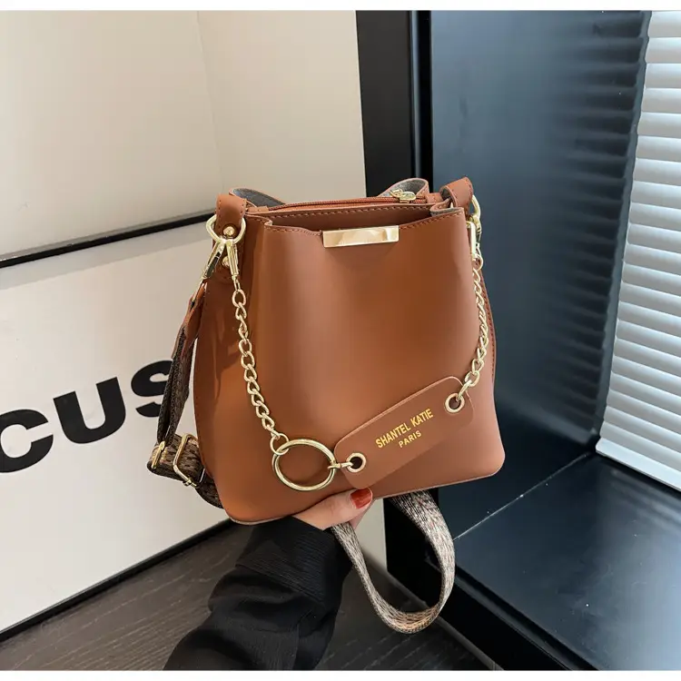 2026 New Crossbody Bag Black Gold Chain Wide Strap — feature 36