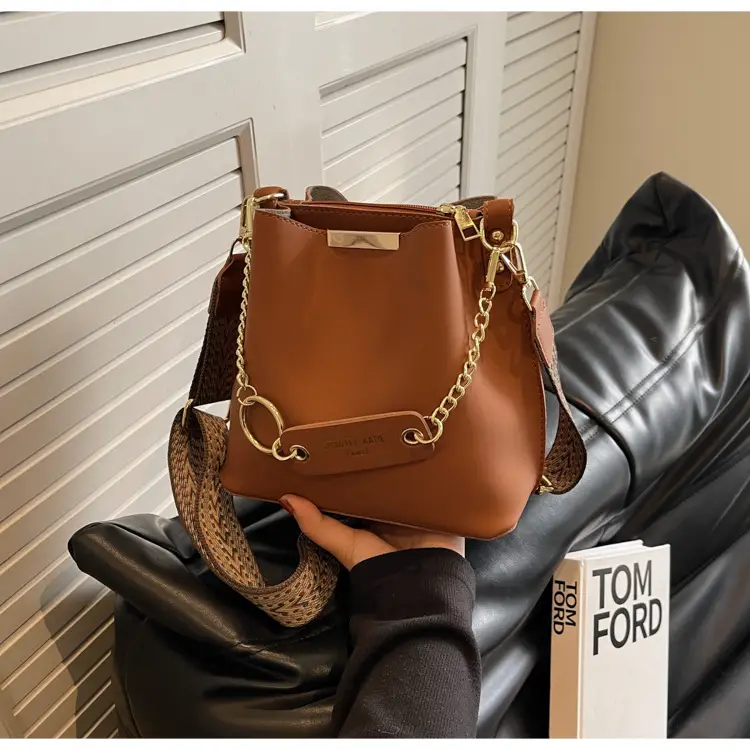 2026 New Crossbody Bag Black Gold Chain Wide Strap — feature 37