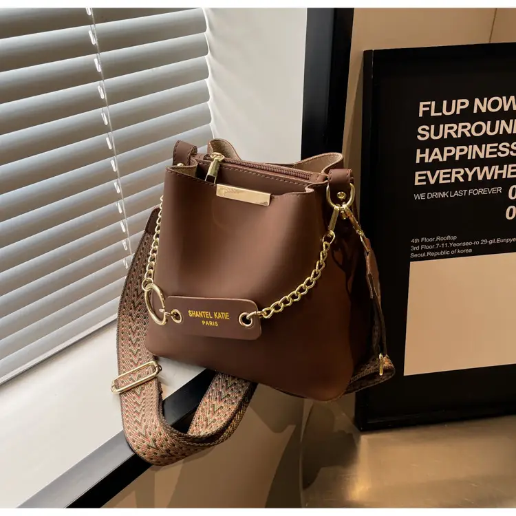 2026 New Crossbody Bag Black Gold Chain Wide Strap — feature 39