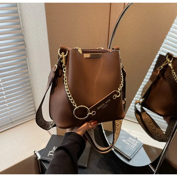 2026 New Crossbody Bag Black Gold Chain Wide Strap — feature 40