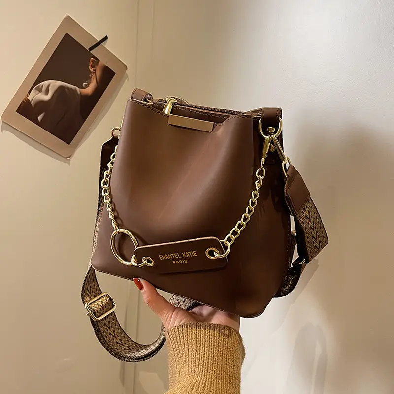 2026 New Crossbody Bag Black Gold Chain Wide Strap - Image 2