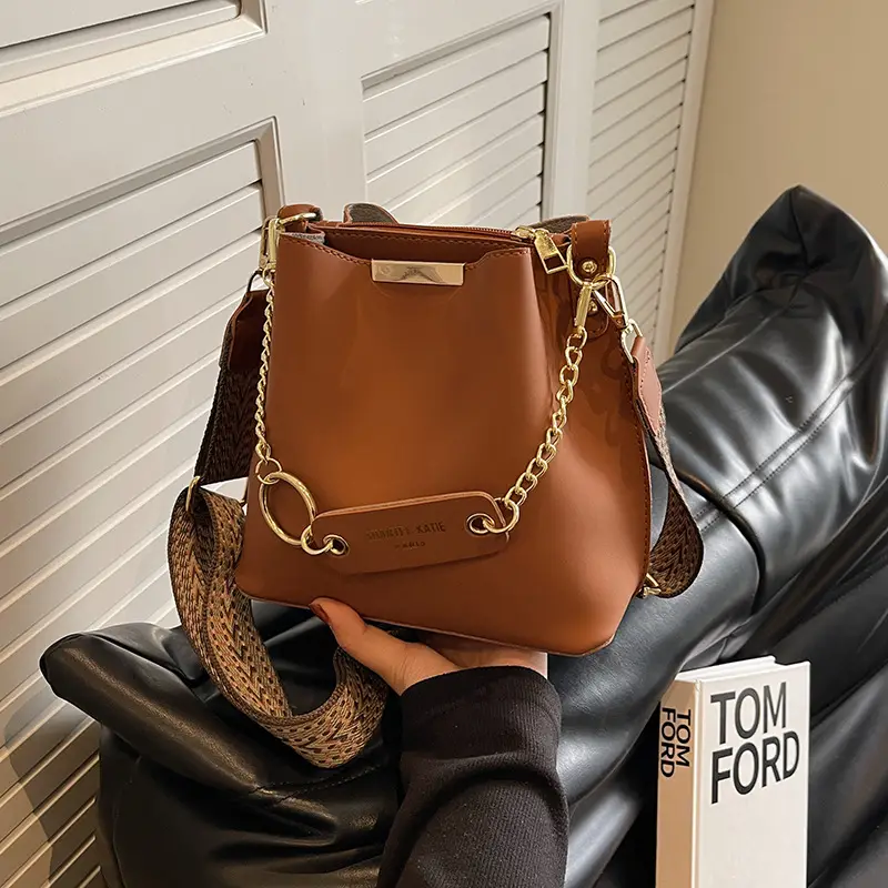 2026 New Crossbody Bag Black Gold Chain Wide Strap - Image 3