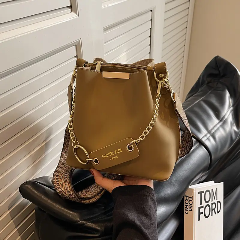 2026 New Crossbody Bag Black Gold Chain Wide Strap - Image 4