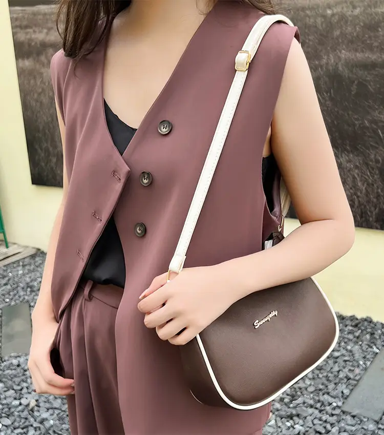 Women's Cream Contrasting Shoulder Bag 2023 — feature 11
