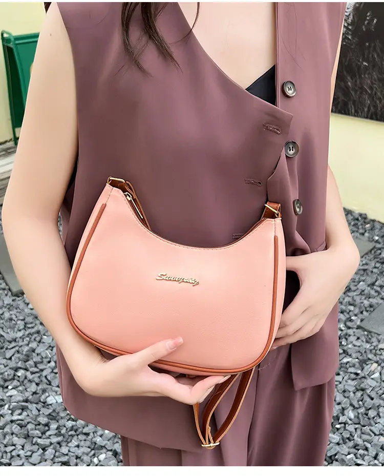 Women's Cream Contrasting Shoulder Bag 2023 — feature 15