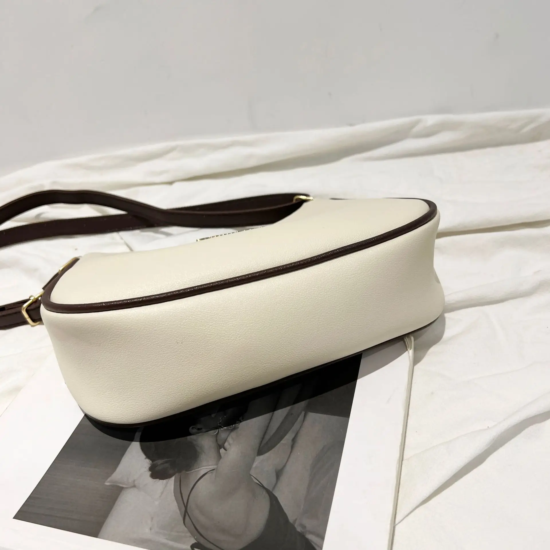 Women's Cream Contrasting Shoulder Bag 2023 — feature 7