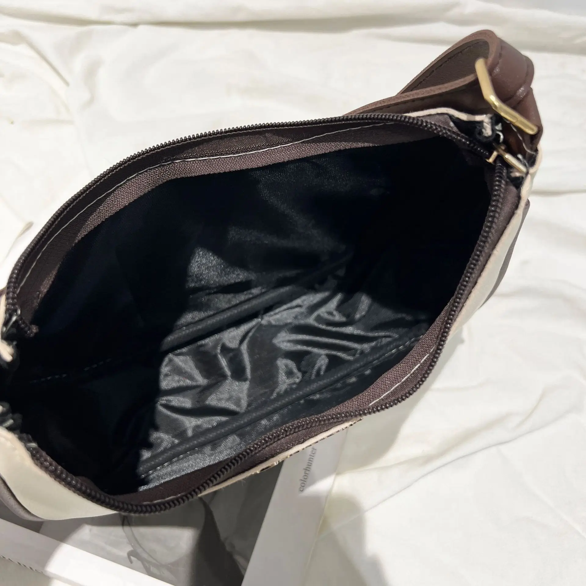 Women's Cream Contrasting Shoulder Bag 2023 — feature 8